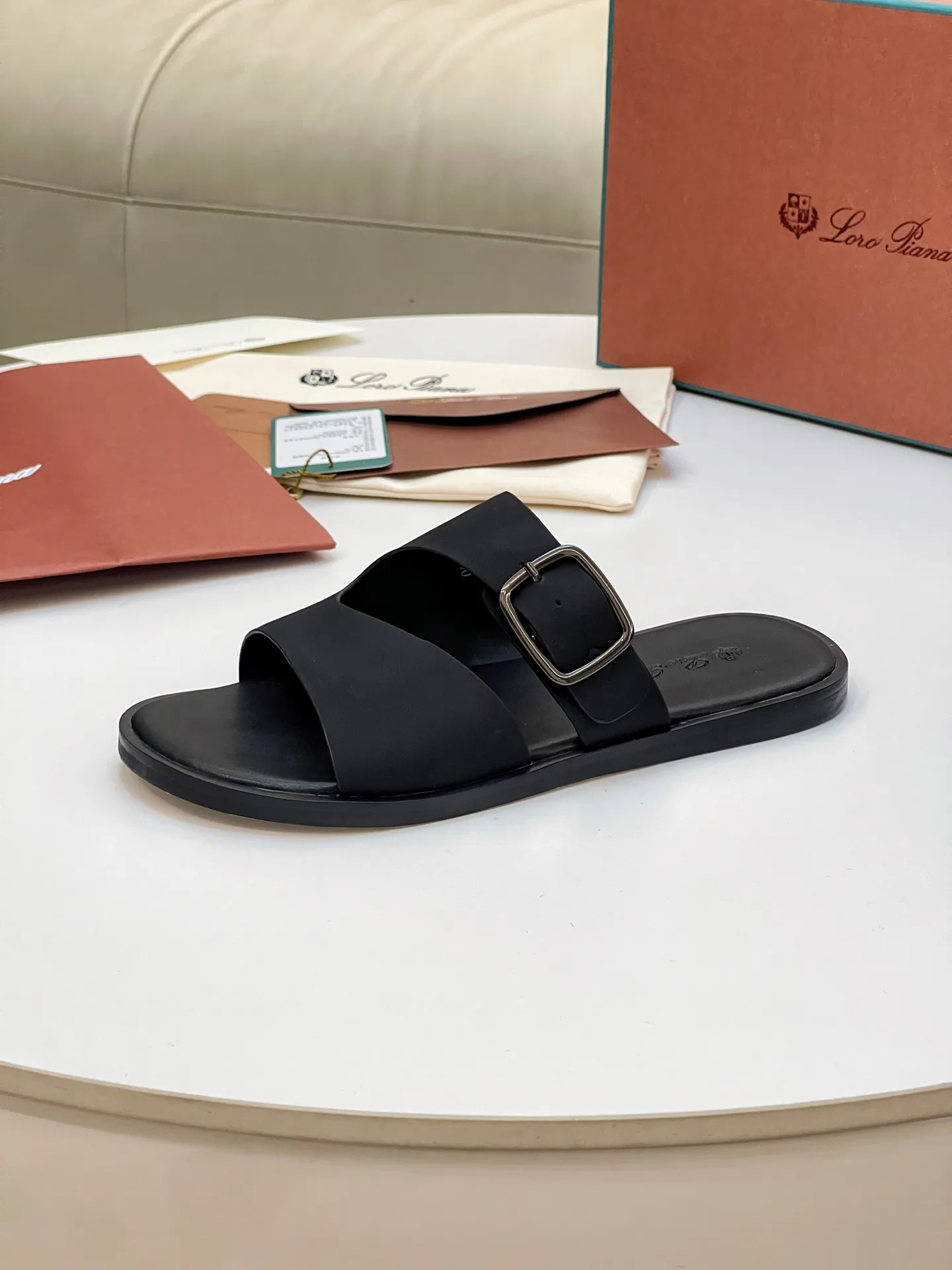 Men's shoes 💰420 Loro Piana, LP's popular spring and summer slippers are synchronized with the new counters, uppers are imported cowhide fabrics from Italy, high-quality splicing technology, soles: original soles specially provided by the original factory, exclusive molded soles are super comfortable, original factory orders, 🔍🔍high quality, you can go in and out of the counter at will, welcome to compare, code number 39-44 (order 38 45 46)